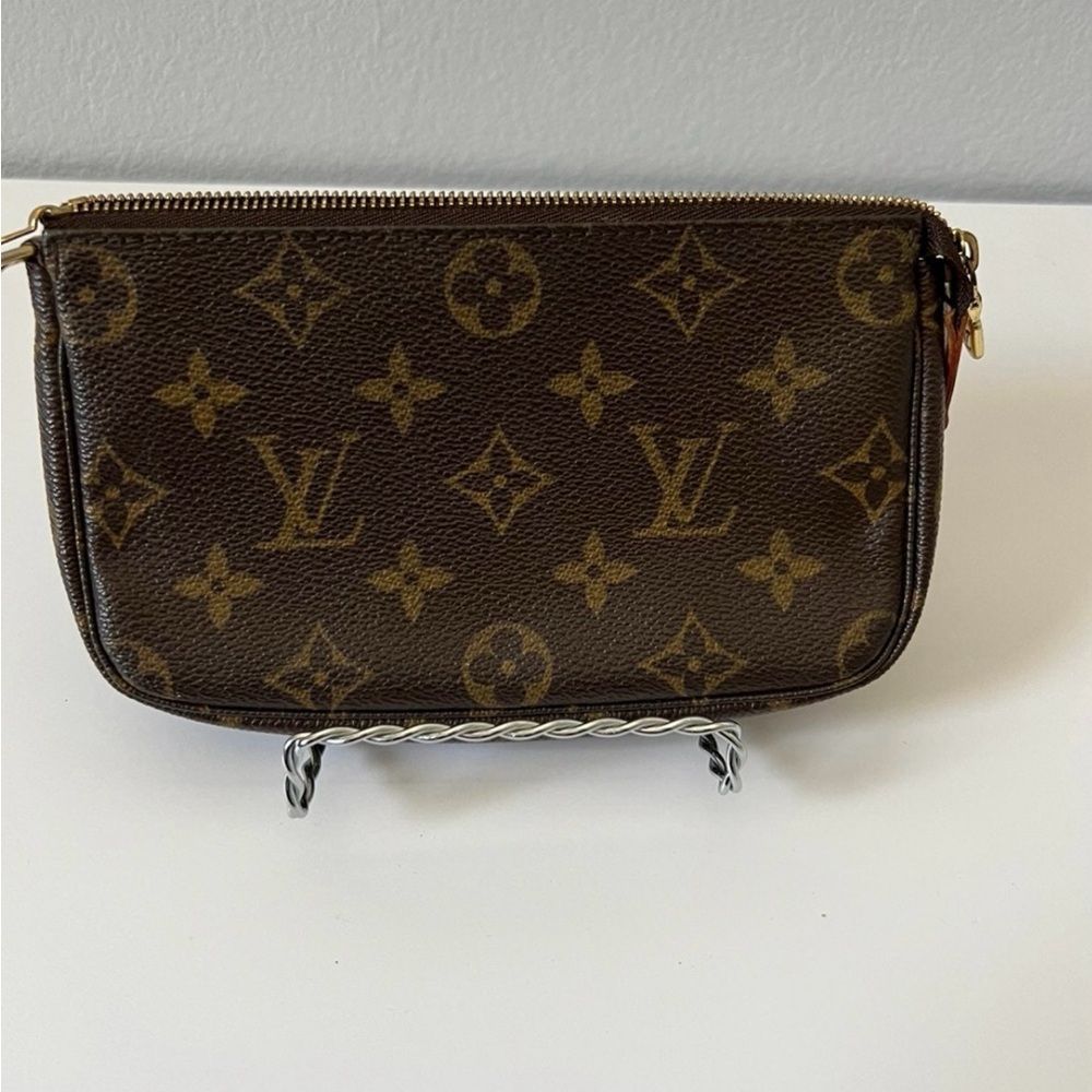 Louis Vuitton Monogram Bucket Pochette